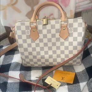 Small speedy 25 like new with sleeper bag